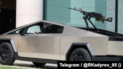 Tesla Cybertruck главы Чечни Рамзана Кадырова. Скриншот из видео, опубликованного в официального телеграм-канале главы Чечни