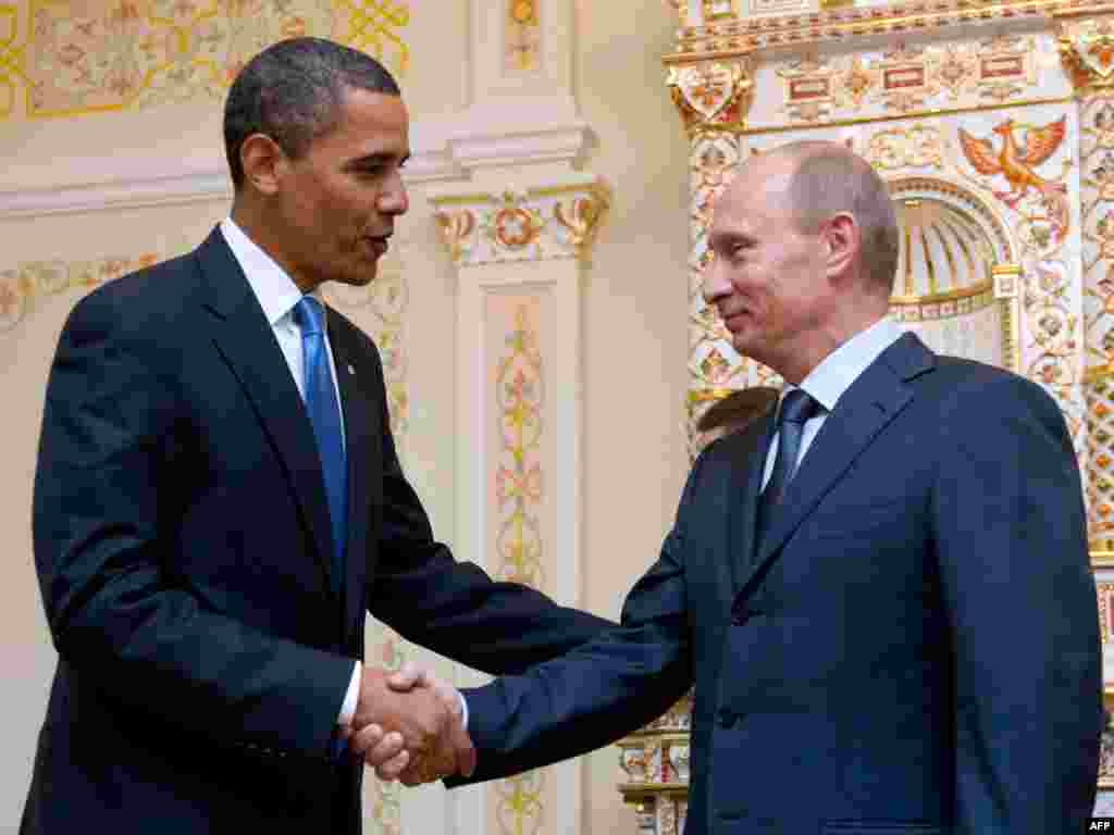 ABŞ prezidenti Barack Obama Moskvaya səfəri zamanı Baş nazir Vladimir Putinlə g&ouml;r&uuml;ş&uuml;r. 7 iyul 2009-cu il.&nbsp;