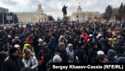 Стихийный митинг в Кемерово после смертельного пожара в ТРЦ "Зимняя вишня"