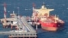 Bloomberg: половина танкеров прекратила перевозку нефти из РФ