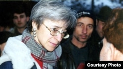 Anna Politkovskaya ötən il oktyabrın 7-də evinin girişində qətlə yetirilib