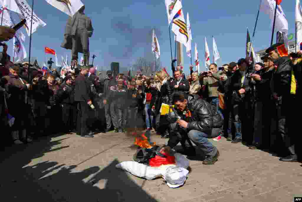 Митингалъул гIахьалчагIаз бухIана Степан Бандерал чиякIо.