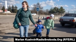 İrina övladları ilə, Stanitsya Luqanska,