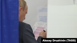 Владимир Путин досрочно голосует на выборах в Мосгордуму