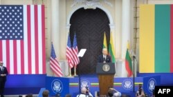 Президент США Джо Байден выступает по итогам саммита НАТО, Вильнюс, 12 июля 2023 года